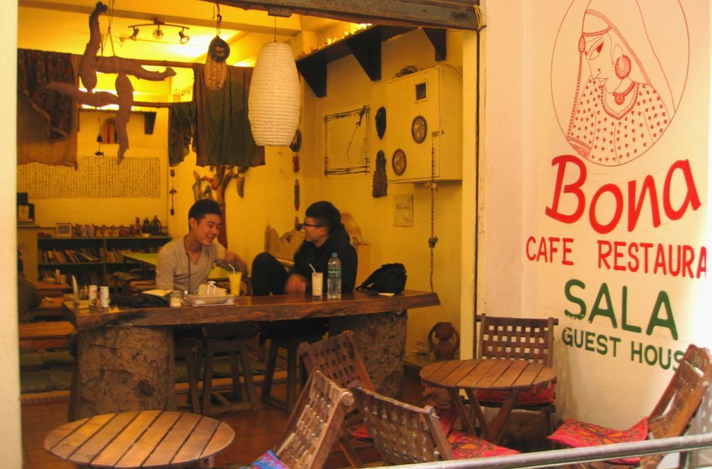 Bona Cafe Restaurant & Sala Guest House Βαρανάσι Εξωτερικό φωτογραφία